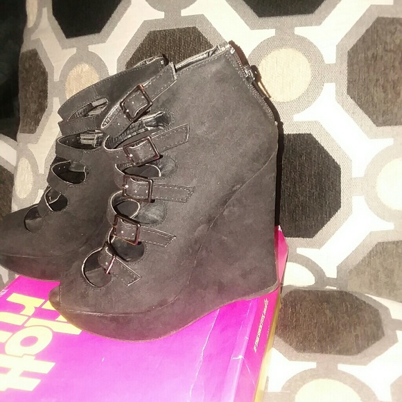 Wedge heels - Picture 2 of 3